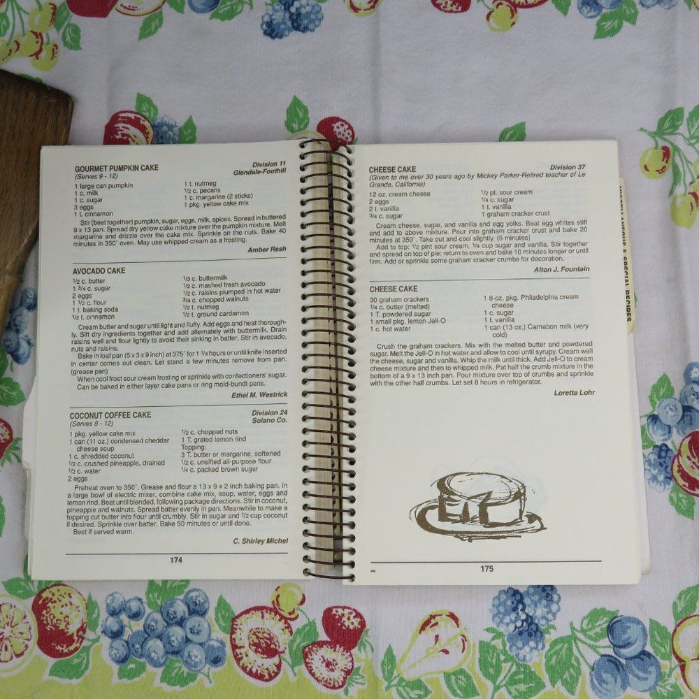 Favorite Recipes of the California Retired Teachers Association Cook Book VTG - Picture 7 of 10